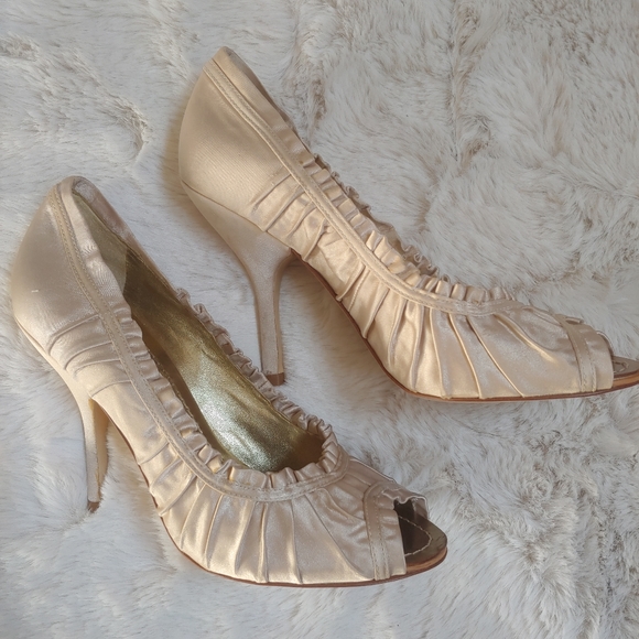 BCBG Maxazria Champagne Heels, Size 10b - Picture 3 of 4